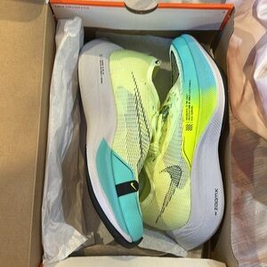 Nike women’s zooms vaporfly next% 2 size 10